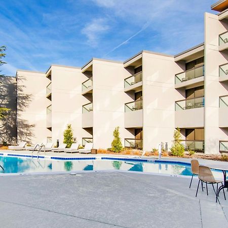 Sheraton Chapel Hill Bagian luar foto