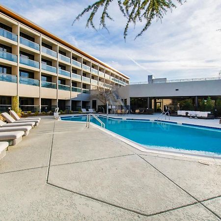 Sheraton Chapel Hill Bagian luar foto