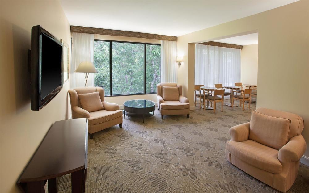 Sheraton Chapel Hill Bagian luar foto