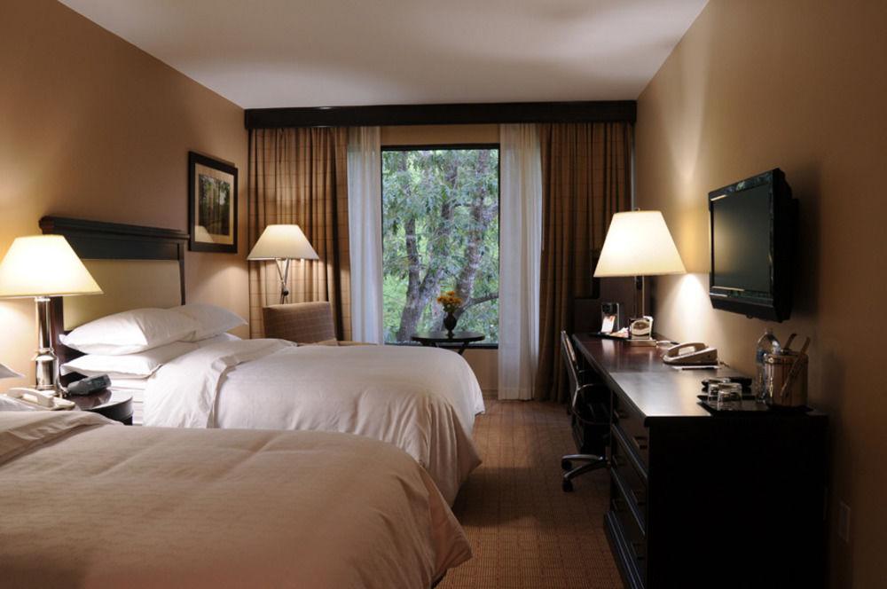 Sheraton Chapel Hill Bagian luar foto