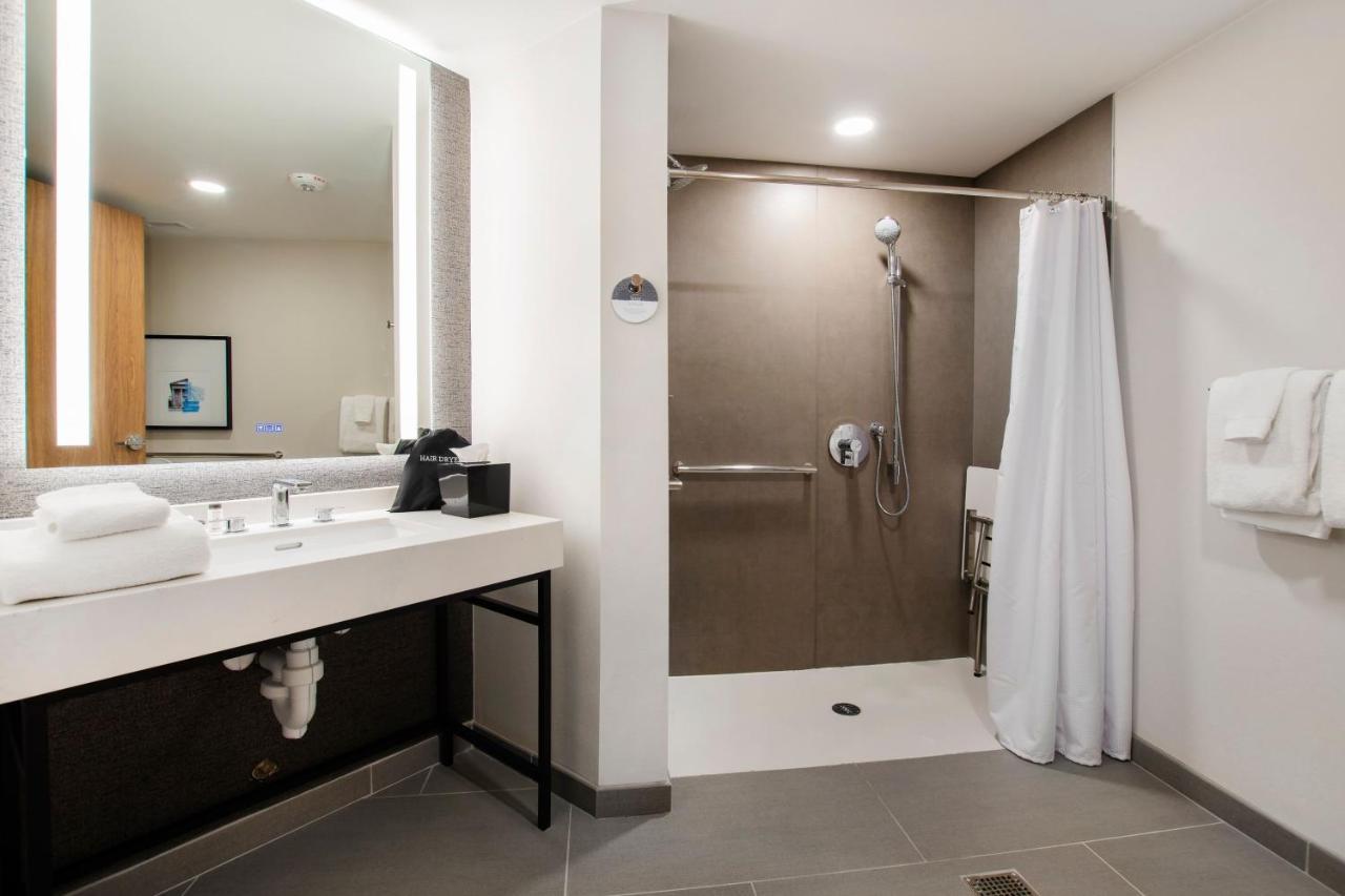 Sheraton Chapel Hill Bagian luar foto