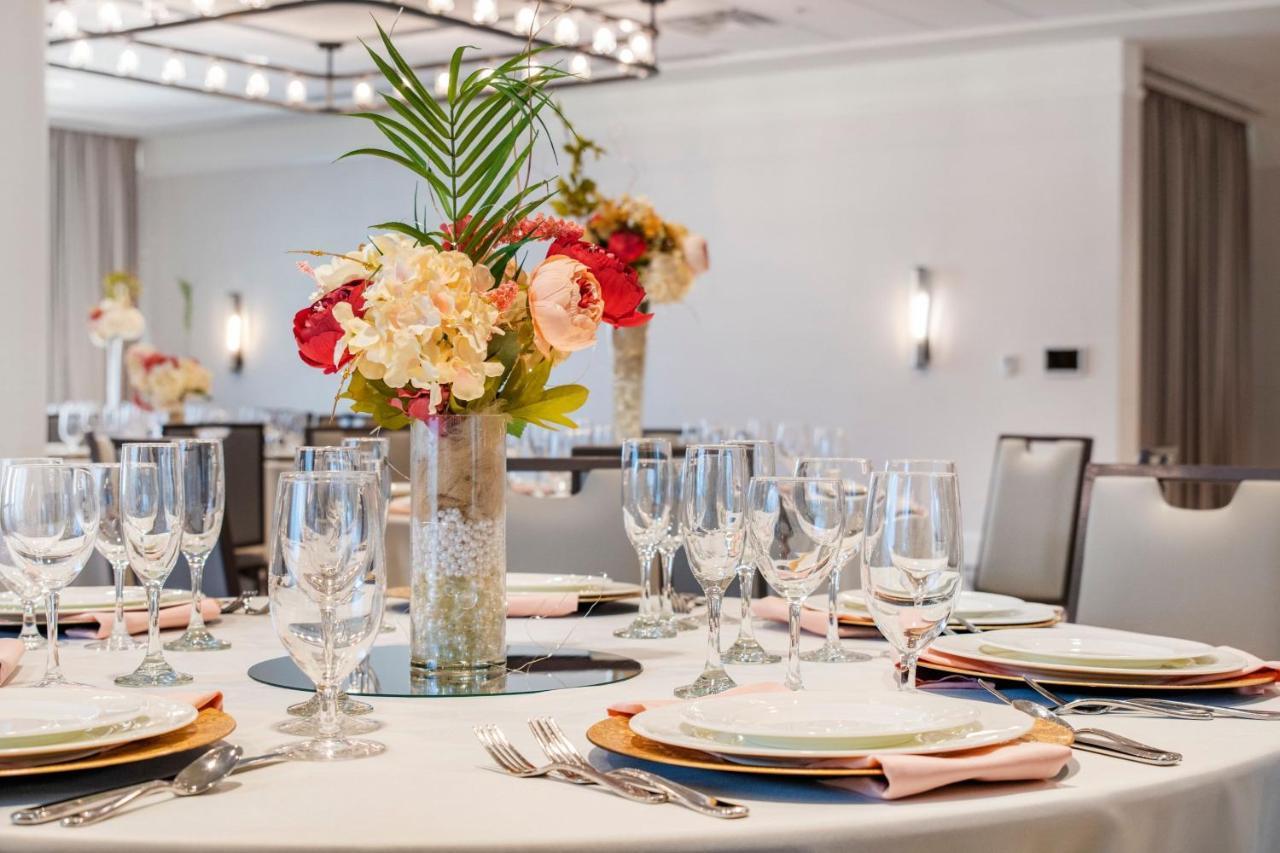 Sheraton Chapel Hill Bagian luar foto
