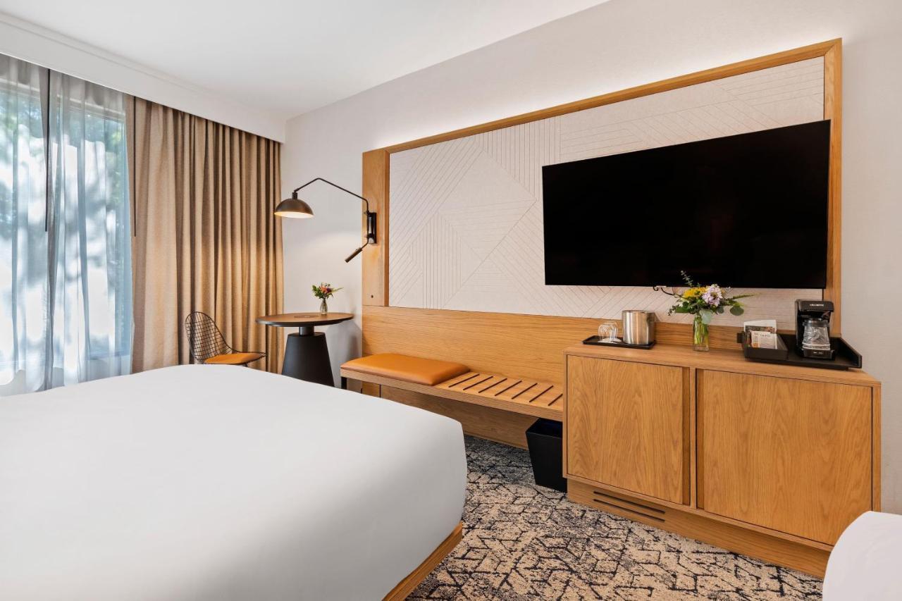 Sheraton Chapel Hill Bagian luar foto