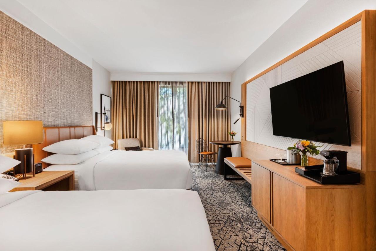 Sheraton Chapel Hill Bagian luar foto