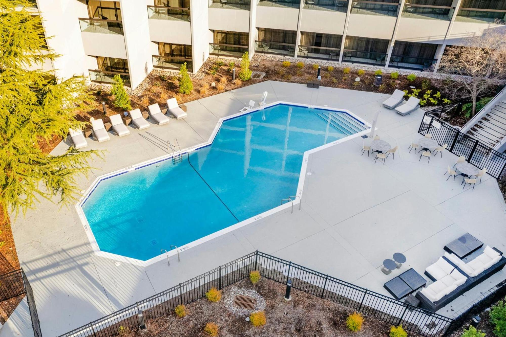 Sheraton Chapel Hill Bagian luar foto