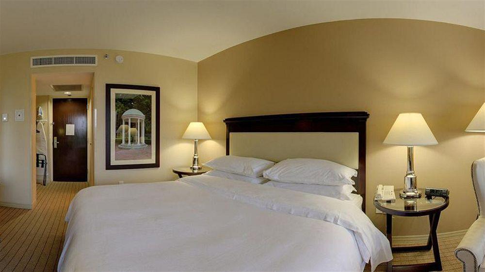 Sheraton Chapel Hill Bagian luar foto
