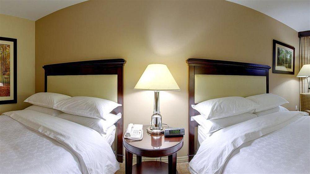Sheraton Chapel Hill Bagian luar foto